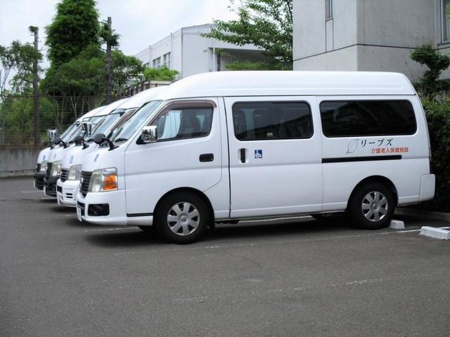 リーブズ