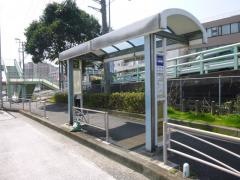 「谷津坂」バス停留所