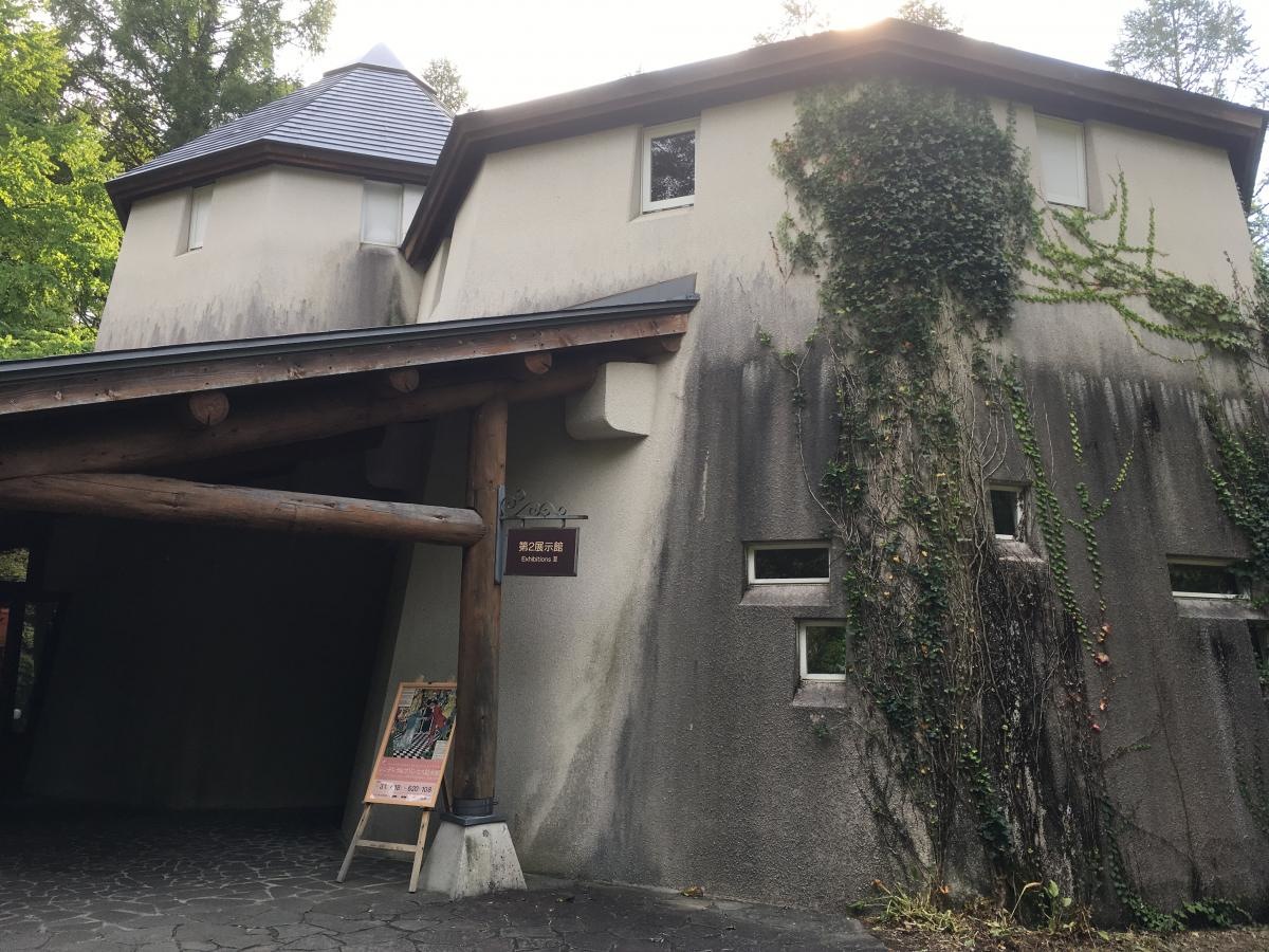 軽井沢絵本の森美術館