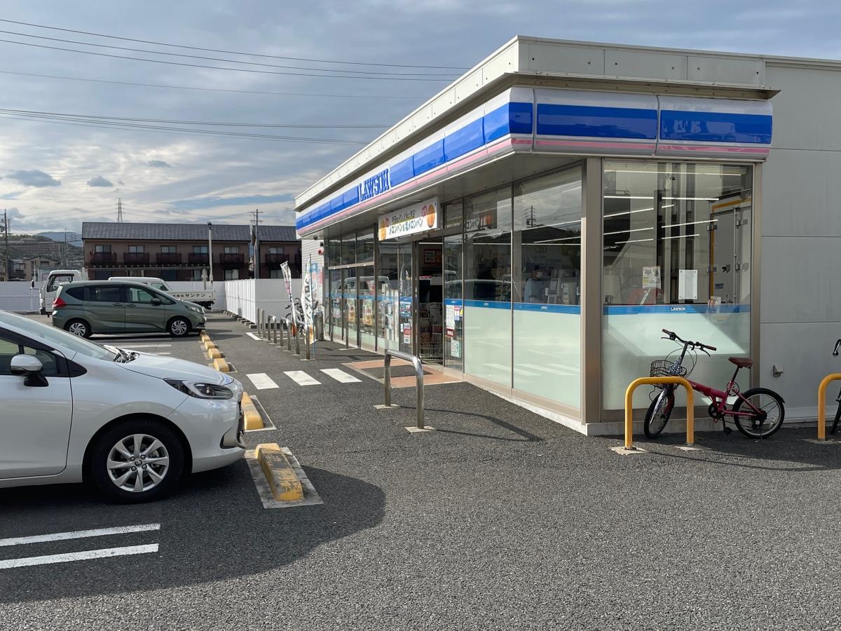 ローソン東日野店入り口