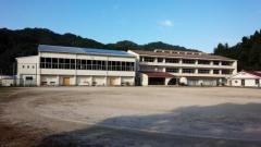 西日登小学校