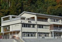 万場小学校