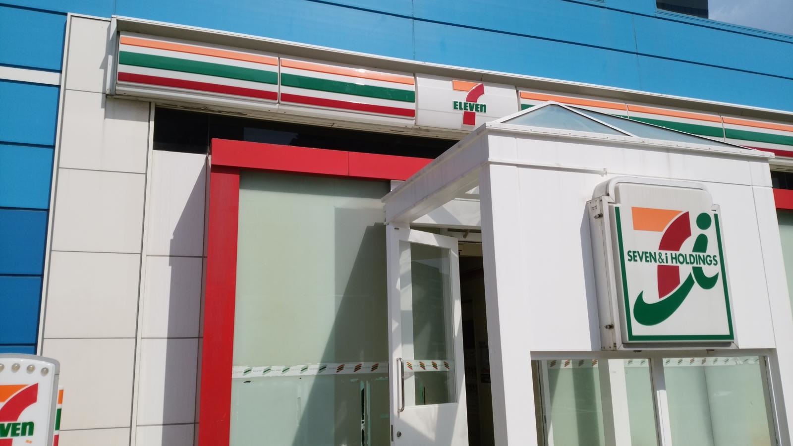 セブンイレブン福岡タワー店の施設外観。