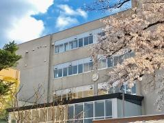 新宿区立西早稲田中学校