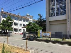 春山小学校
