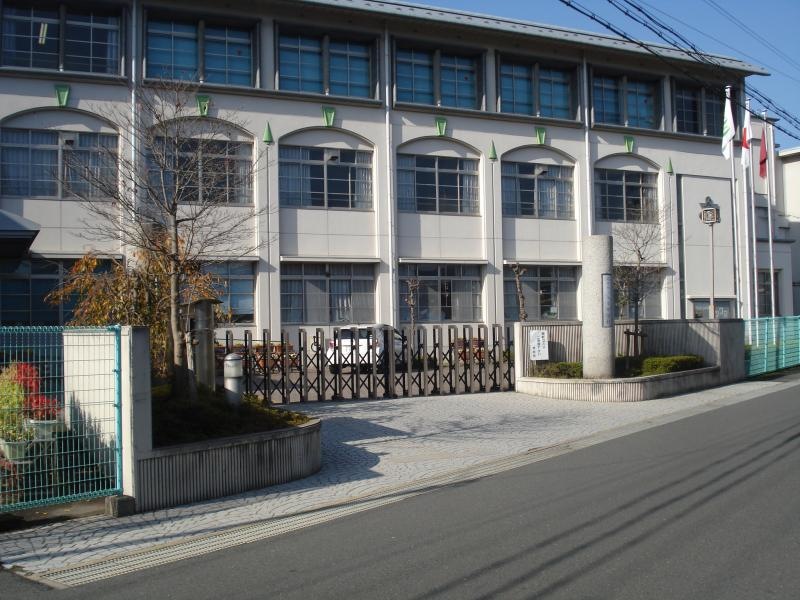 八木中学校