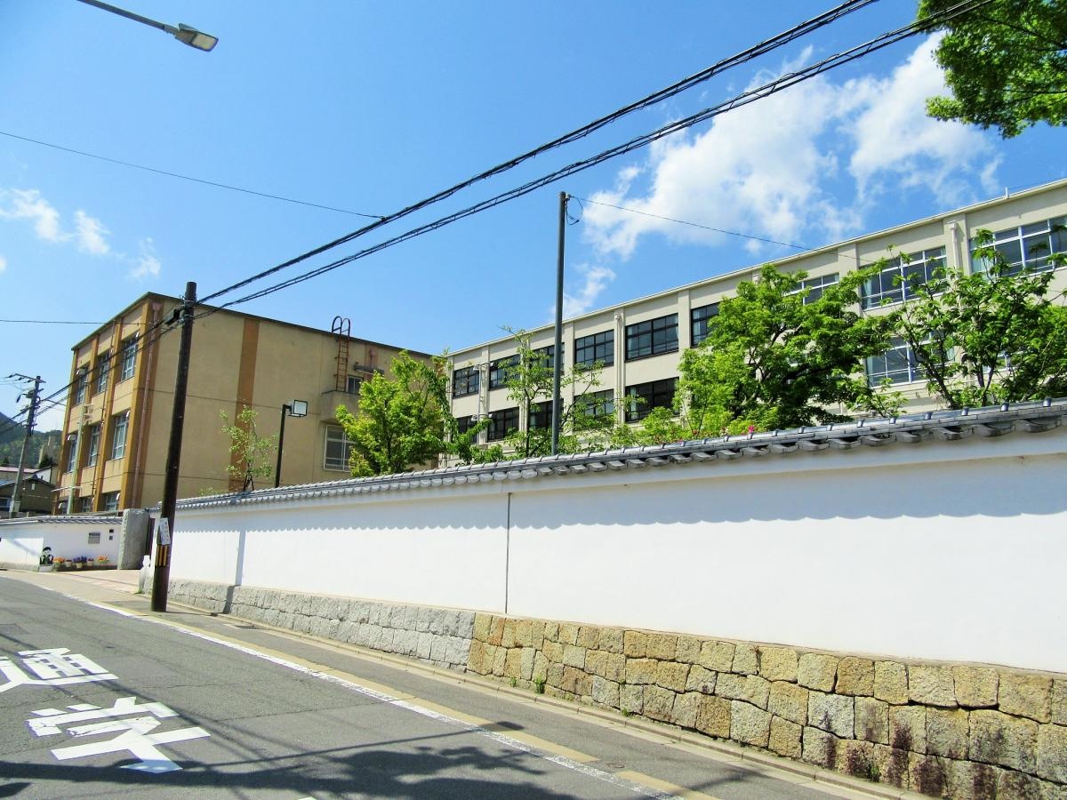 鷹峯小学校