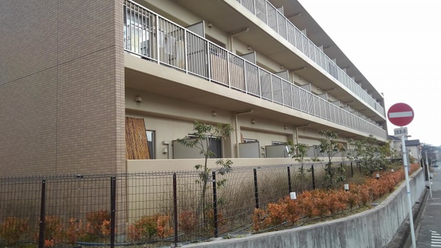 サービス付き高齢者向け住宅 フルール東山 施設外観