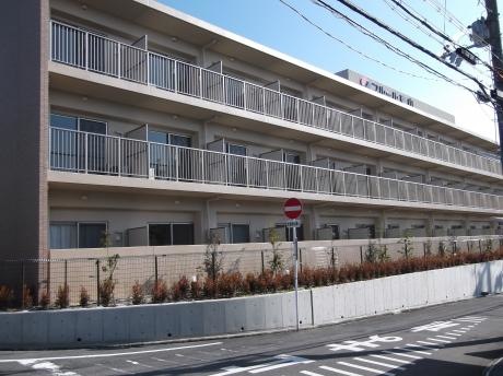 サービス付き高齢者向け住宅 フルール東山 施設外観