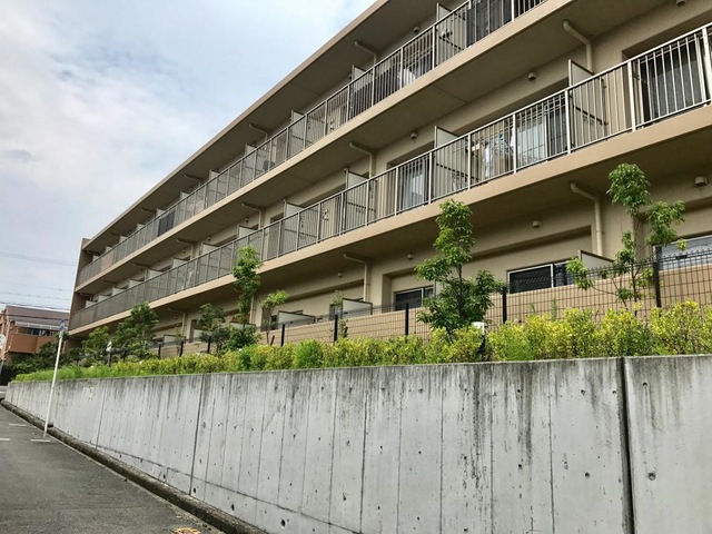 サービス付き高齢者向け住宅 フルール東山 施設外観