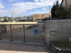 春日小学校