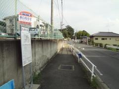 「春日苑住宅」バス停留所