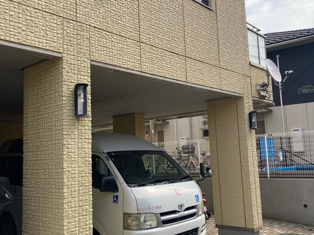 サニーライフ鶴見の施設外観です。