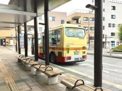 「渋沢駅南口」バス停留所