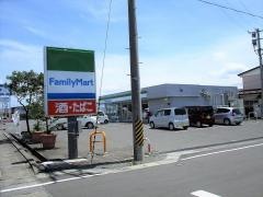 ファミリーマート　角田幸町店