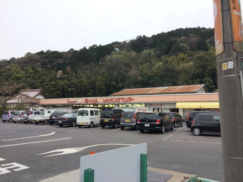 店舗の後ろは打吹山