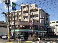ファミリーマート　氷川台店