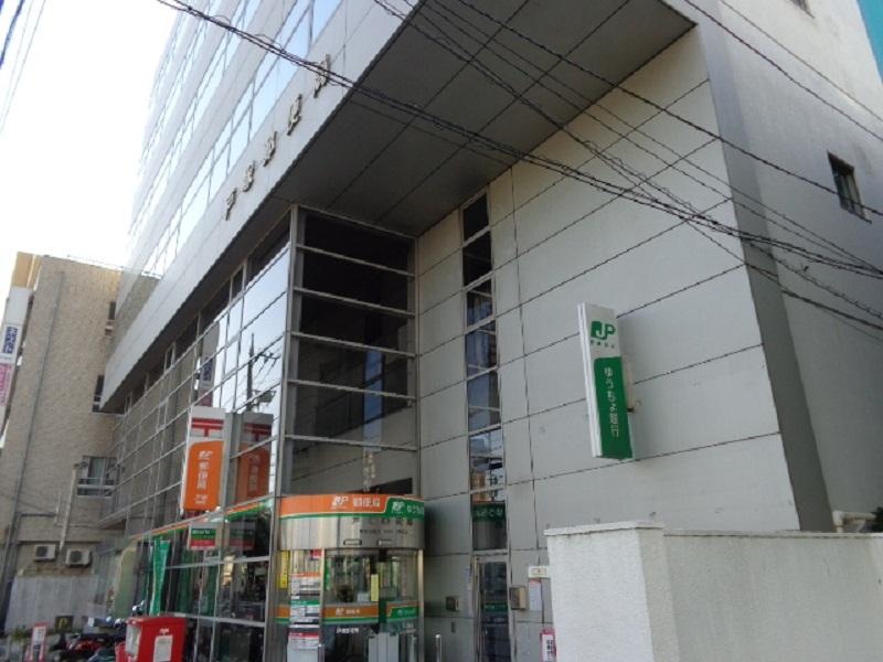 駅前にございます。
