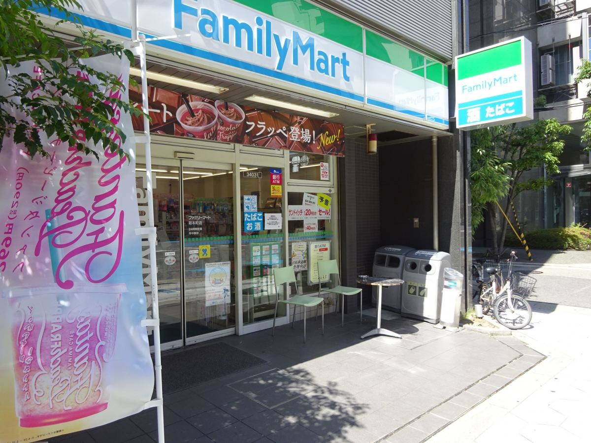 ファミリーマート靱本町店