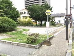 「本丸西通り」バス停留所