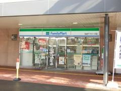 ファミリーマート　弘前アプリーズ店