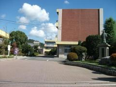 青藍泰斗高等学校