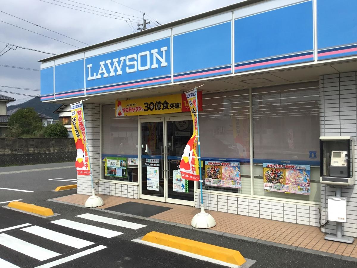 南西側から見た入り口風景