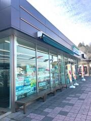 ファミリーマート　新城ＰＡ下り店