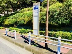 「モノレール松が谷駅」バス停留所