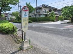 「青葉幼稚園前」バス停留所