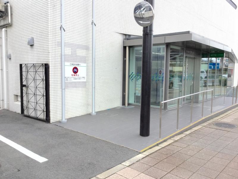 九条通りと葛野大路通り角付近に有ります