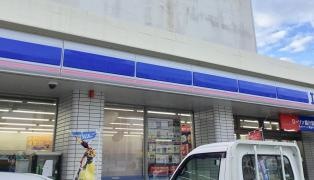 ローソン　沖縄上地店