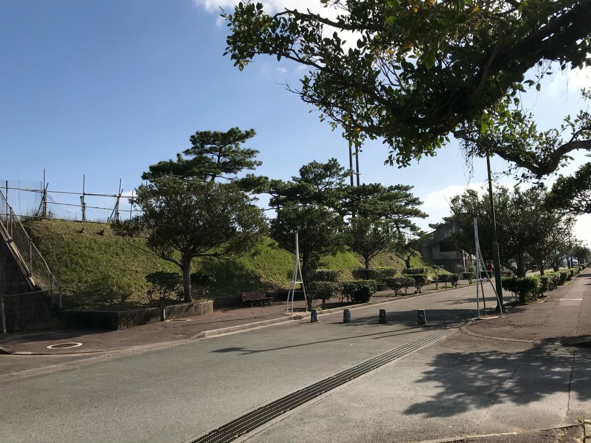東風平運動公園陸上競技場