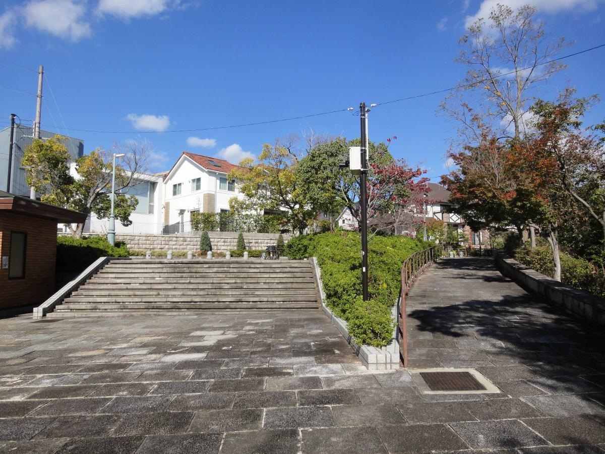 宝塚市　山手台南公園