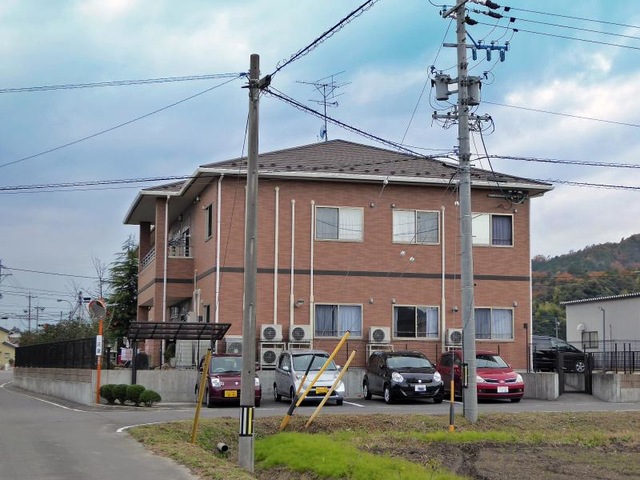 サロン・ド・フレール本巣 建物全景