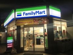 ファミリーマート　金山町店