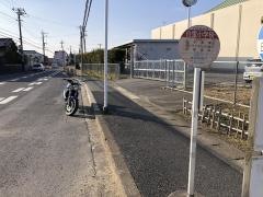 「白里小学校前」バス停留所