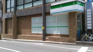 ファミリーマート　室見駅前店