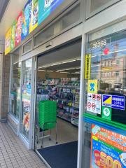 ファミリーマート　中川ときわ店