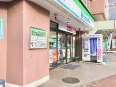 ファミリーマート　新狭山駅前店