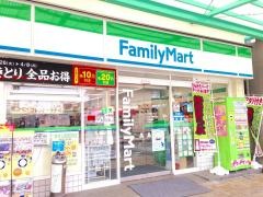 ファミリーマート　枚方公園駅前店