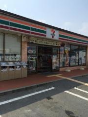 セブンイレブン 八幡市民体育館前店