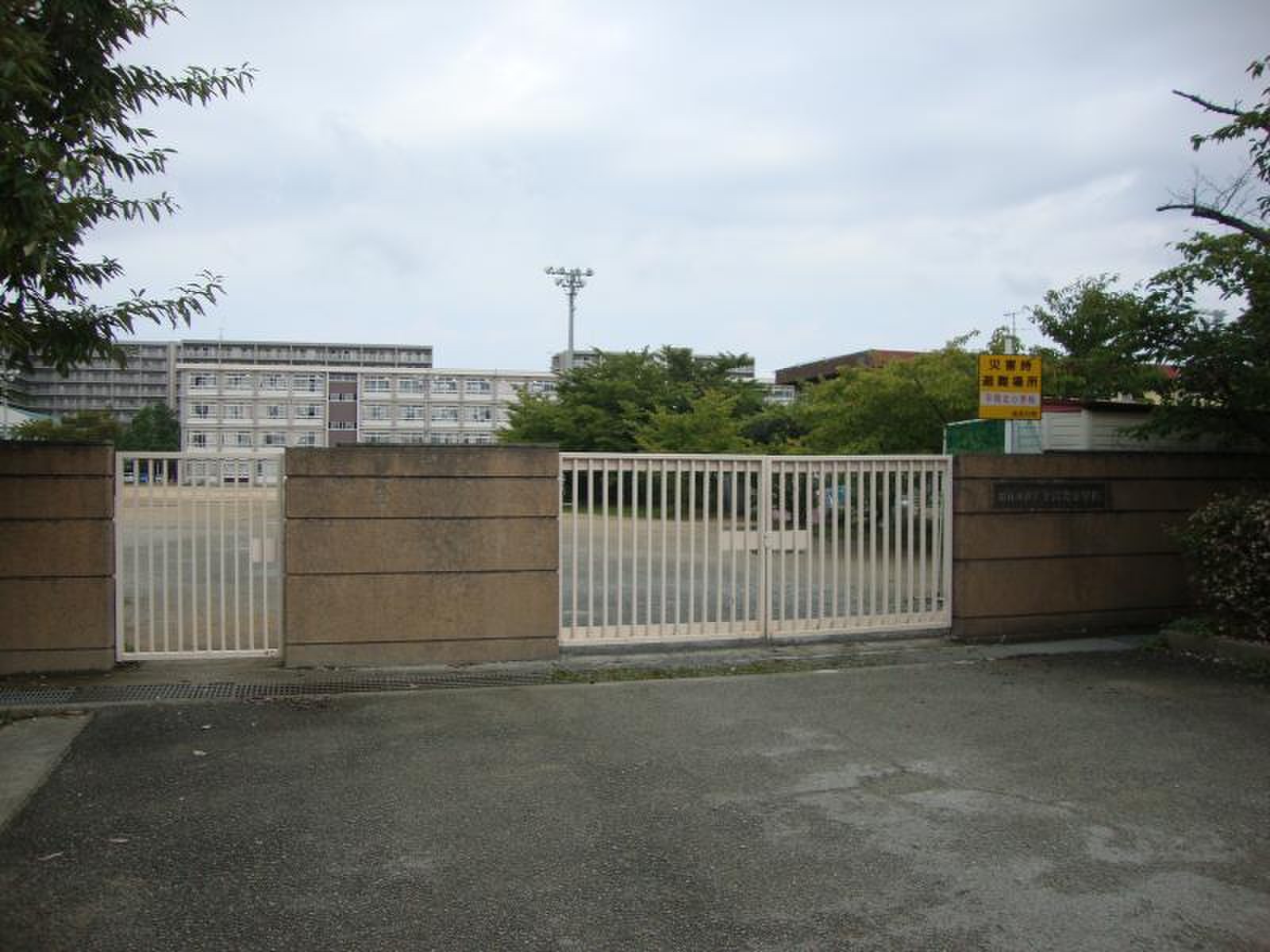 平岡 北 小学校