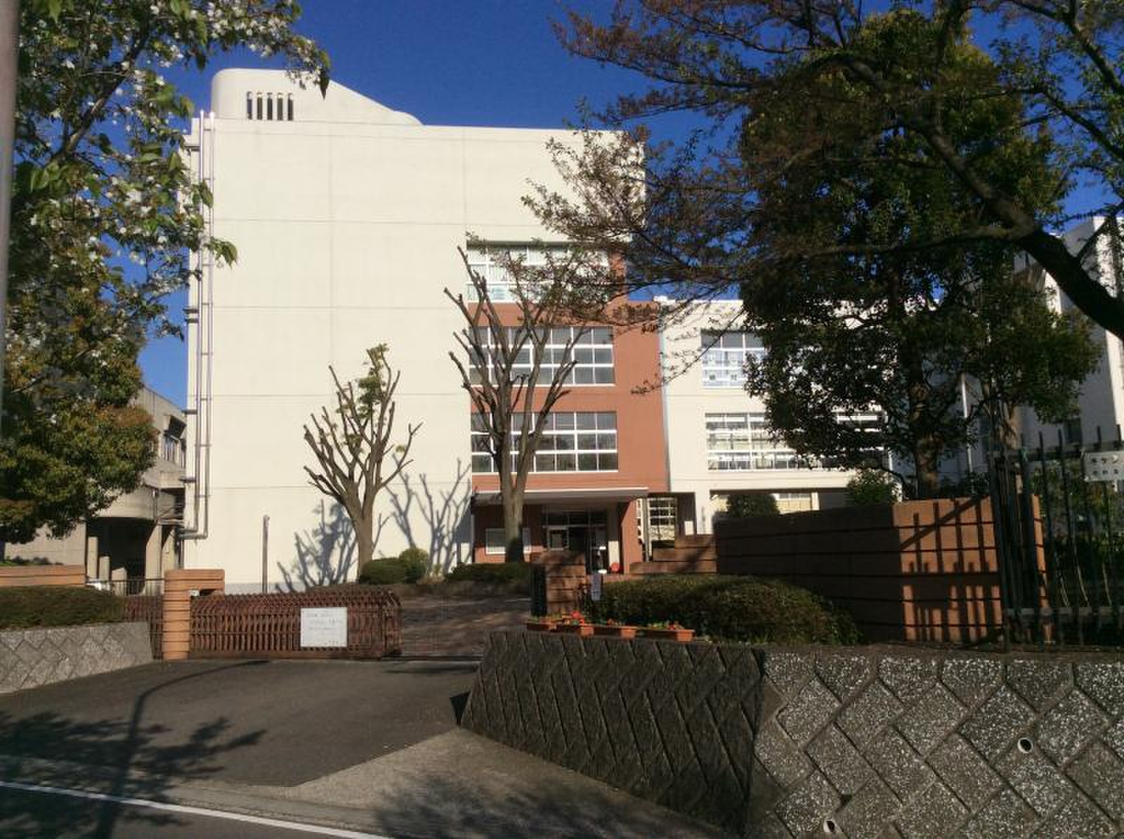 神奈川 県立 横浜 修 悠 館 高等 学校