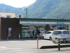 ファミリーマート　曽代上岩本店