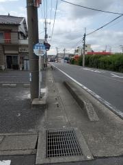 「寄巻橋西」バス停留所