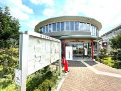 流山市立木の図書館