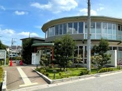 流山市立木の図書館