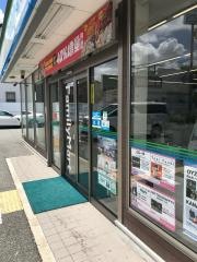 ファミリーマート　名神吹田インター前店
