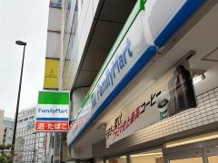 ファミリーマート　新宿四丁目交差点前店